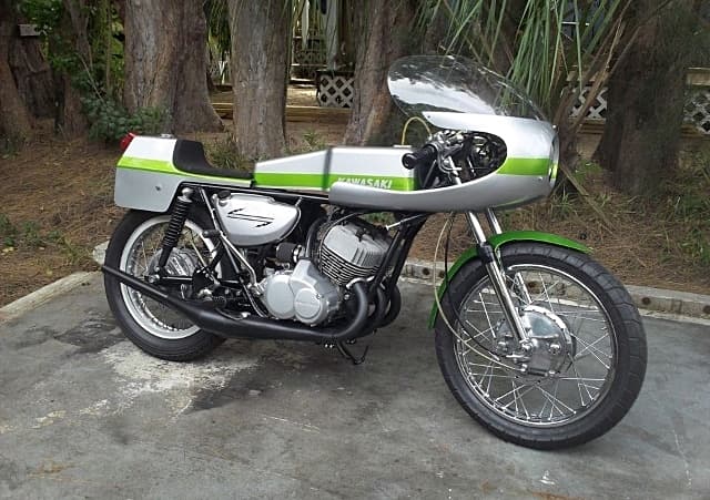 An image of a 1970 Monotrack Engineering Kawasaki H1 painted silver with green trim